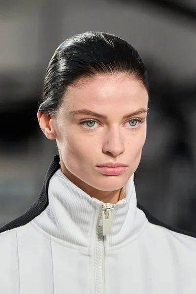 Look 24